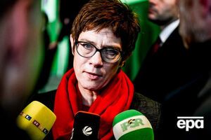 Крамп-Карренбауер нагадала, що Росія постачала Німеччині газ навіть у часи холодної війни