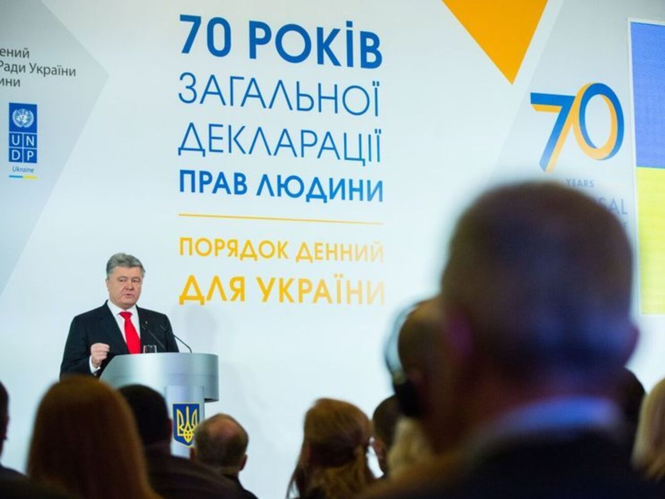 Порошенко подчеркнул, что заявления, будто бы захваченные моряки – уголовные преступники, являются ложью