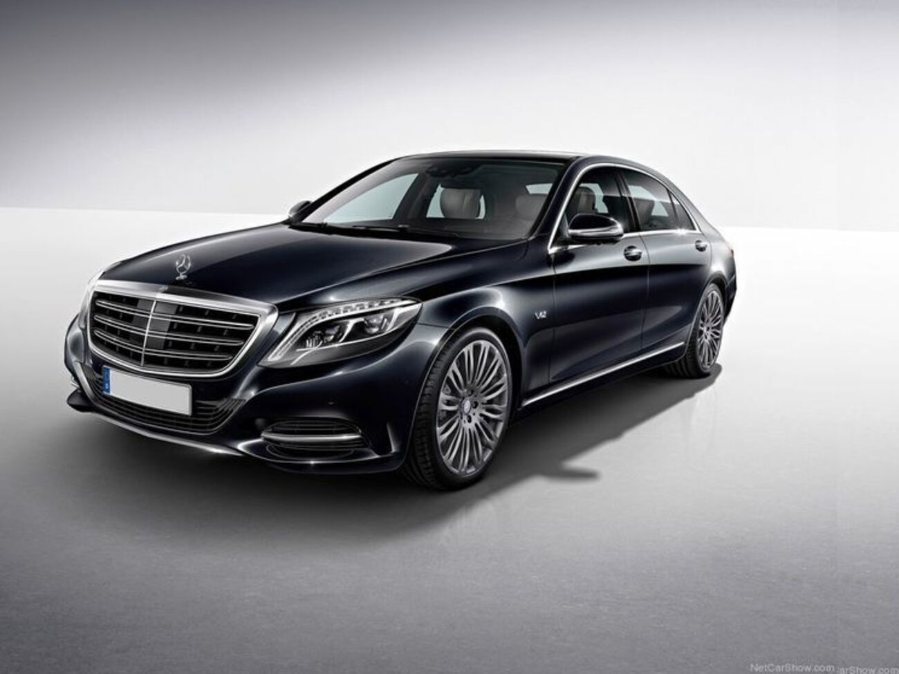 Вартість Mercedes-Benz S-600 – приблизно $750 тис.
