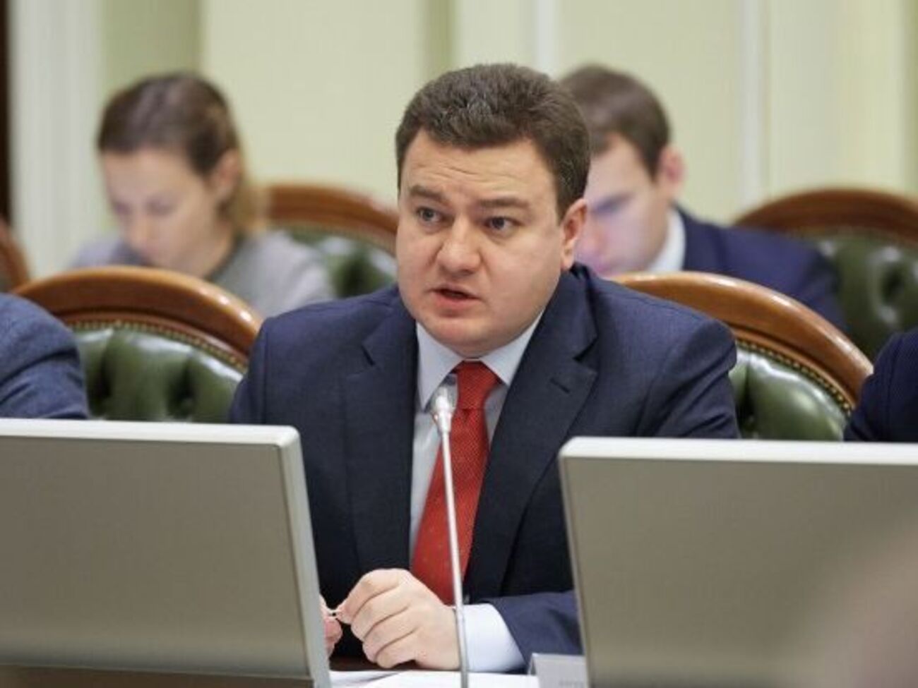 Віктор Бондар: Ця компанія сьогодні грабує українців, а собі виписує заробітні плати і премії найвищі в Європі