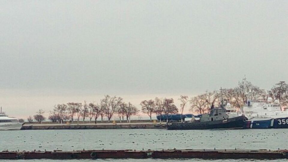 Буксир "Яни Капу", як і раніше, пришвартований у керченському порту