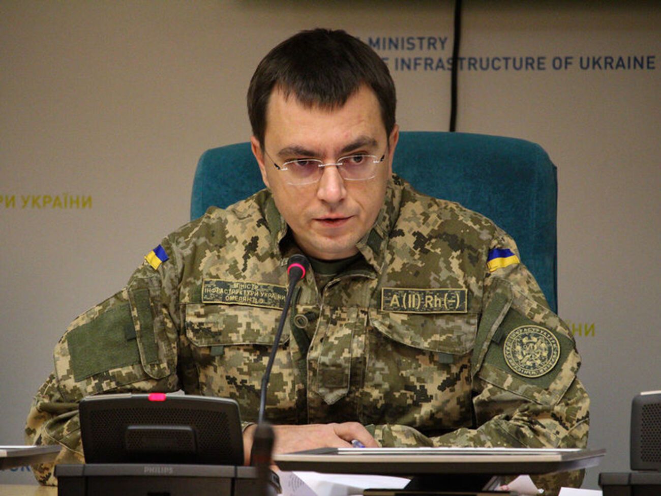 Омелян провів нараду 27 листопада у військовій формі