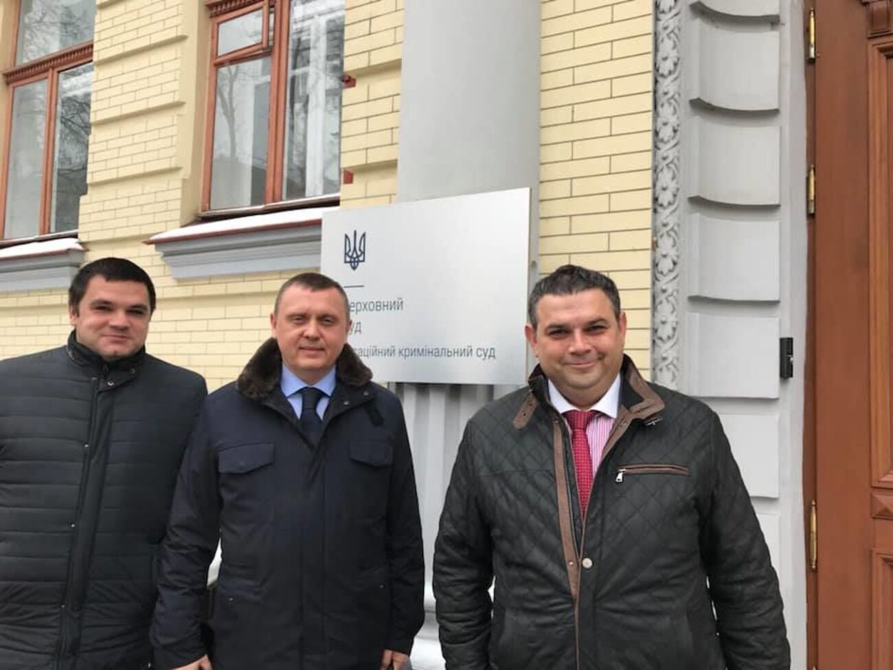 Павло Гречківський (у центрі): Додавайте собі статей кримінального кодексу! Шести, за якими розслідують стосовно вас кримінальну справу, мабуть, не достатньо!