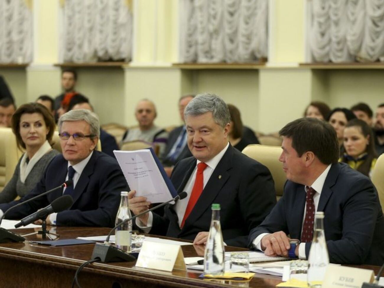 Совещание под руководством Порошенко проходит в Международный день людей с инвалидностью