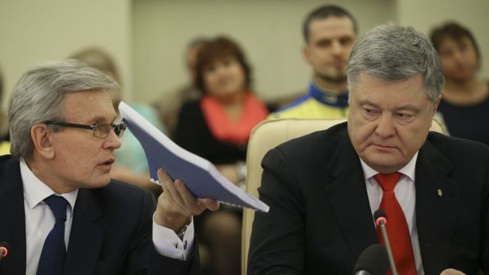 Петро Порошенко (праворуч) повідомив, що в розробленні законопроектів брав участь Валерій Сушкевич (ліворуч)