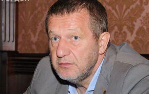 Тільки любі росіяни, народ-богоносець, убили свого імператора. Підло, потайки, без суду і слідства. Не давши можливості виїхати в еміграцію