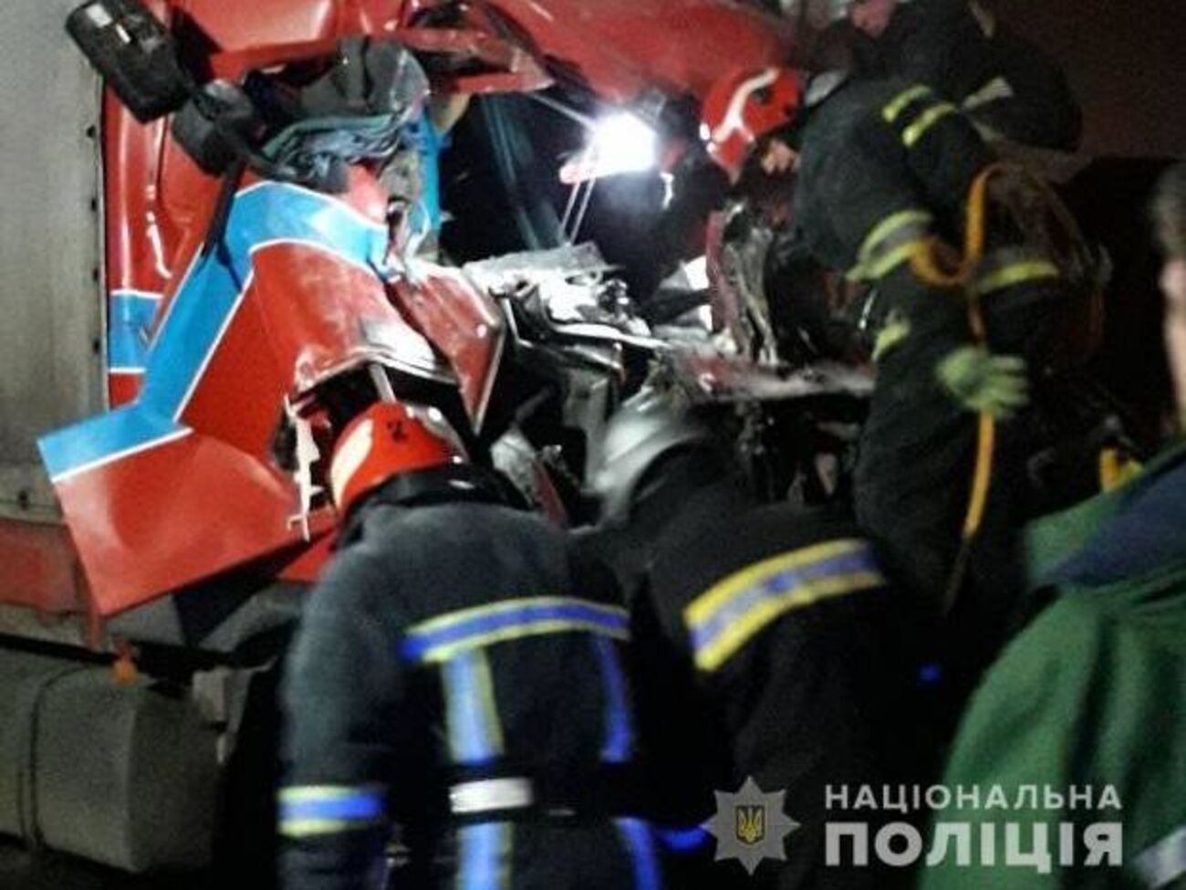 На місці аварії загинули 38-річний водій та двоє чоловіків 1990-го і 1994 років народження