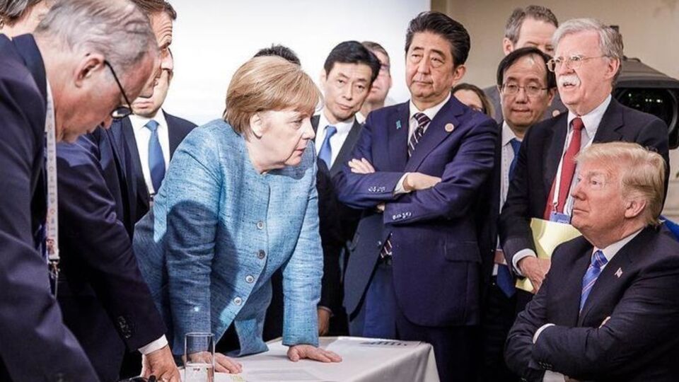 Одне з найяскравіших фото цього року було зроблено на саміті лідерів G7 у Канаді