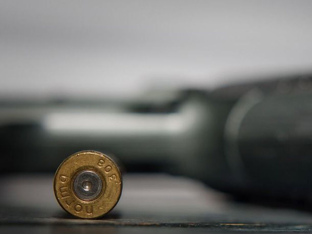 На месте происшествия обнаружены и изъяты стреляные гильзы калибра 7,62 и 5,45 мм