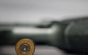 На месте происшествия обнаружены и изъяты стреляные гильзы калибра 7,62 и 5,45 мм