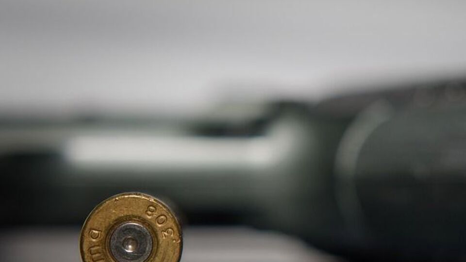 На месте происшествия обнаружены и изъяты стреляные гильзы калибра 7,62 и 5,45 мм