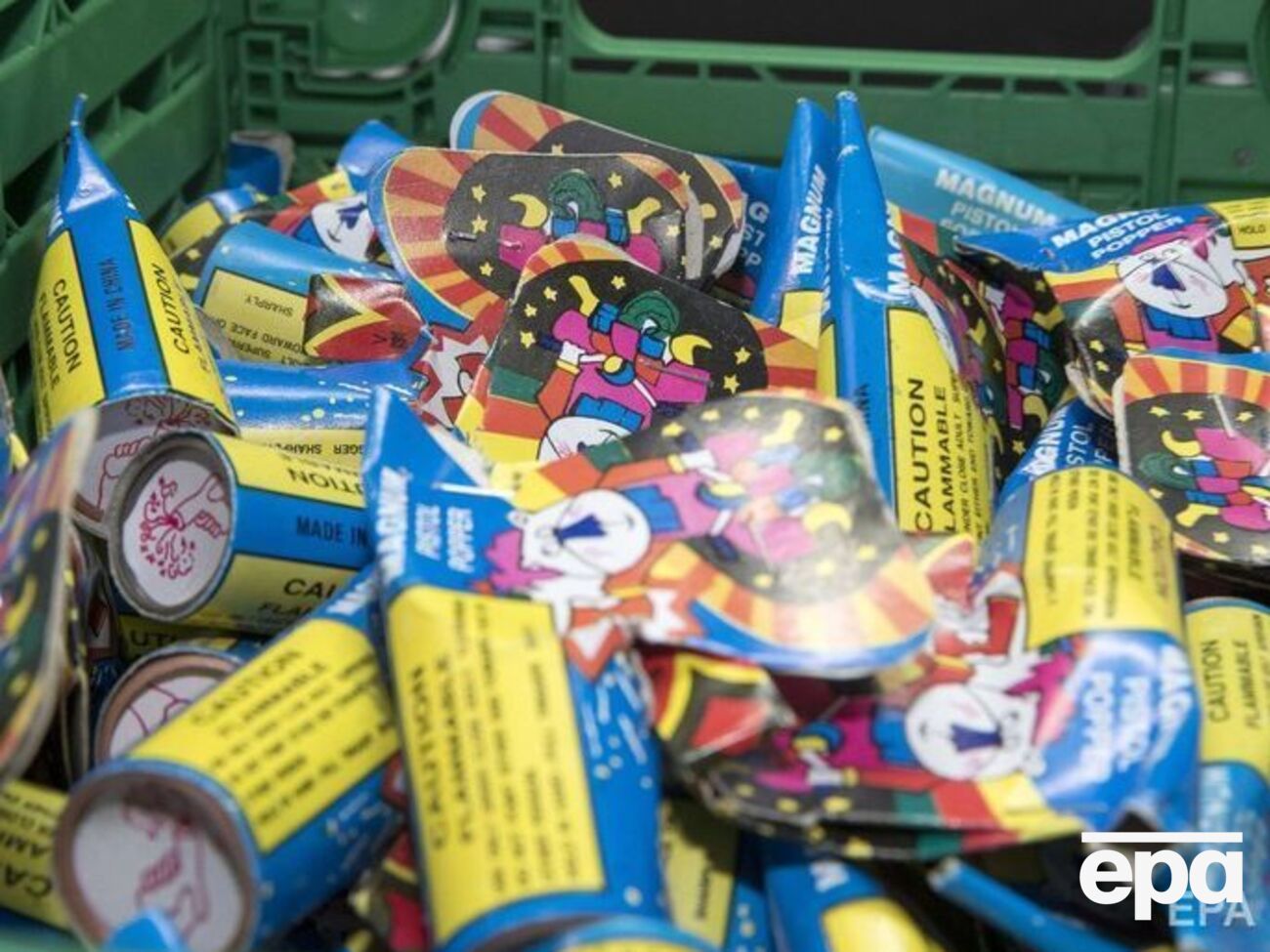 "Повернись живим": Откажитесь от салютов. А сэкономленные средства переводите на помощь армии