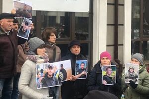 Активисты требуют освободить граждан Украины, которые были задержаны во время проходившего митинга после проведения президентских выборов в Грузии