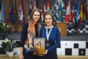 Анна (слева) и Мария Музычук (справа) вошли в список лучших шахматисток мира