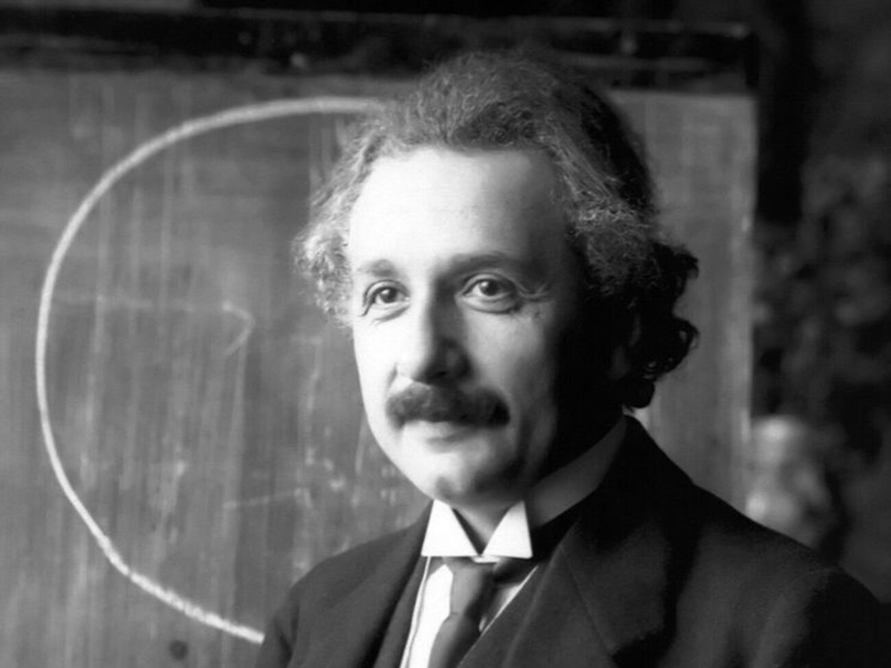 Альберт Эйнштейн &ndash; лауреат Нобелевской премии по физике 1921 года