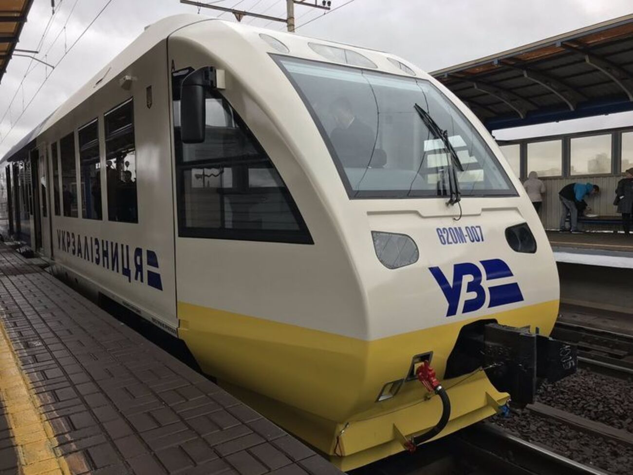В случае увеличения или уменьшения пассажиропотока "Укрзалізниця" планирует и в дальнейшем корректировать количество пар поездов