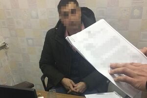 Для получения взятки злоумышленник требовал перечислить деньги на банковскую карточку посредника