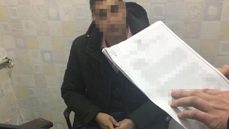 Для получения взятки злоумышленник требовал перечислить деньги на банковскую карточку посредника