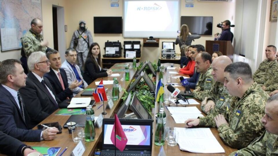 Пограничники получили от Норвегии дозиметры, спектрометры, защитные костюмы, противогазы и другое оборудование