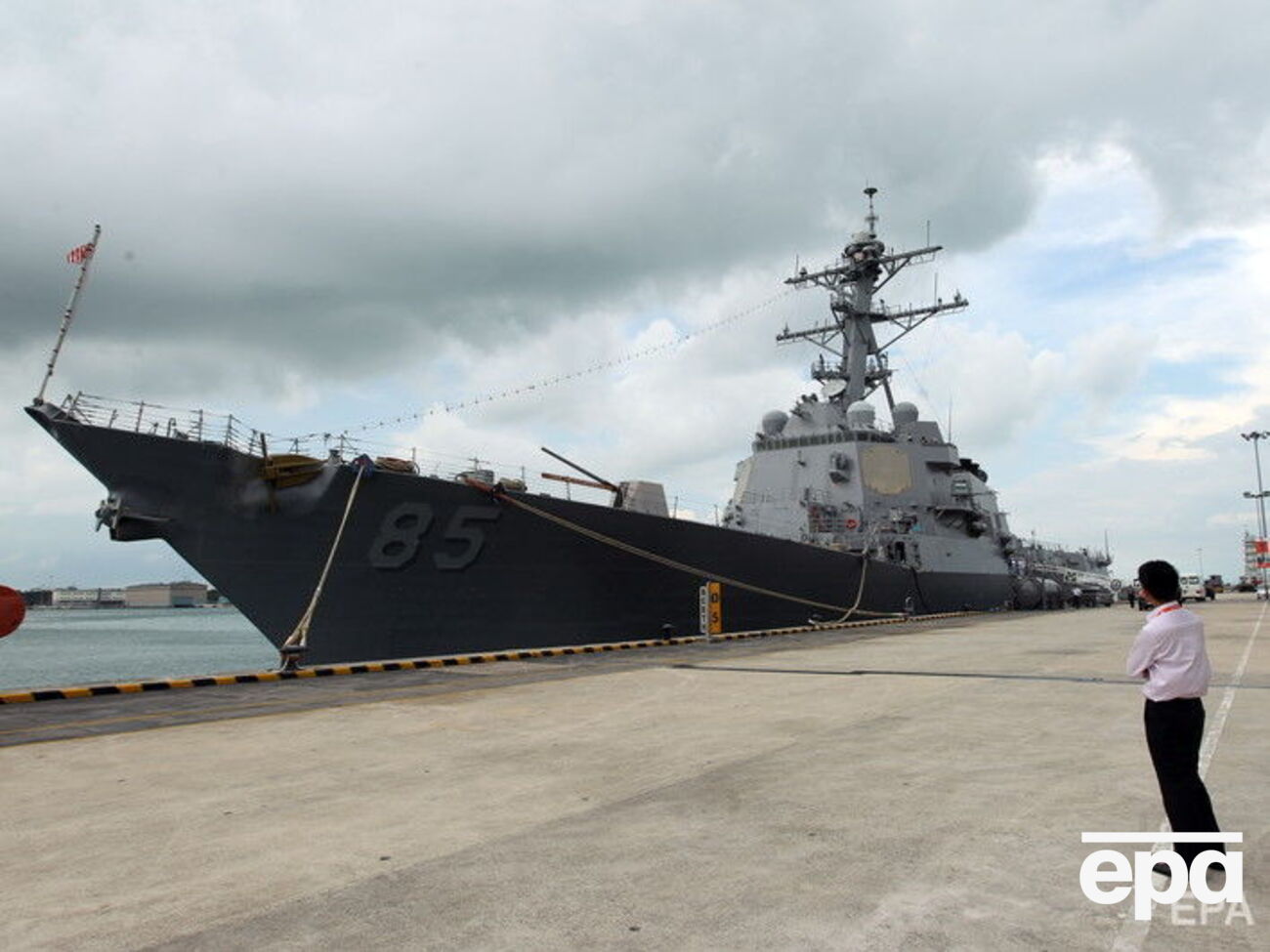 USS McCampbell прошел недалеко от базы Тихоокеанского флота РФ