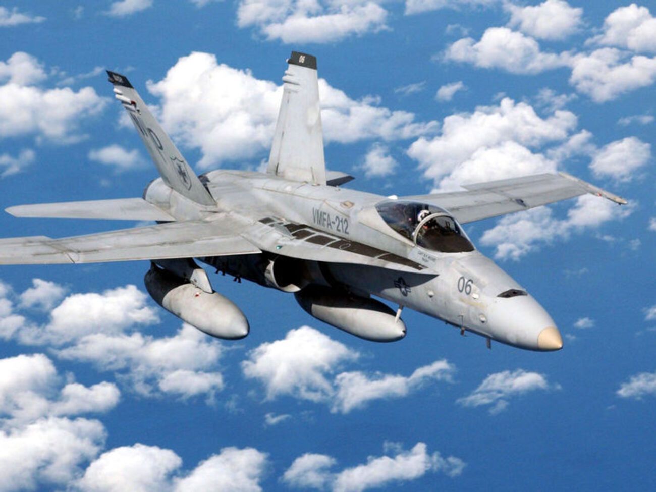 По данным журналиста, самолеты врезались в воду