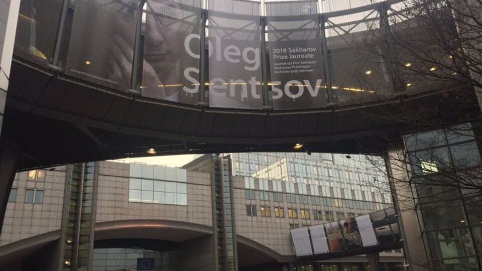 На вручение премии приедут сестра и адвокат Сенцова