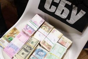 У СБУ заявили, що виявили понад 20 папок із документами бійців АТО, до кожної з яких було прикріплено конверт із грошима