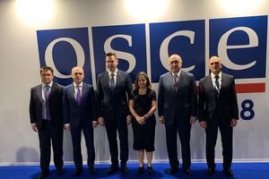 Клімкін (крайній зліва) під час свого виступу заявив, що Росія має бути покарана за свої дії щодо України