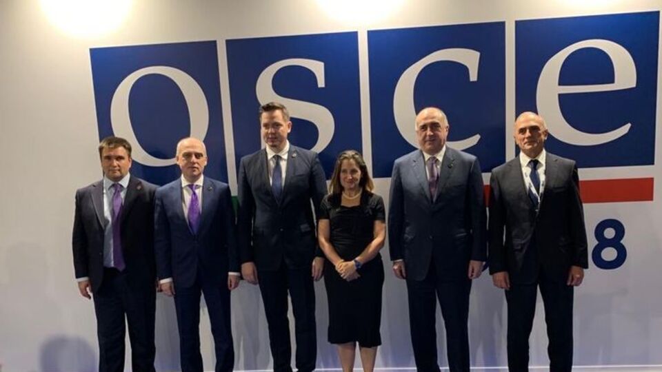 Клімкін (крайній зліва) під час свого виступу заявив, що Росія має бути покарана за свої дії щодо України