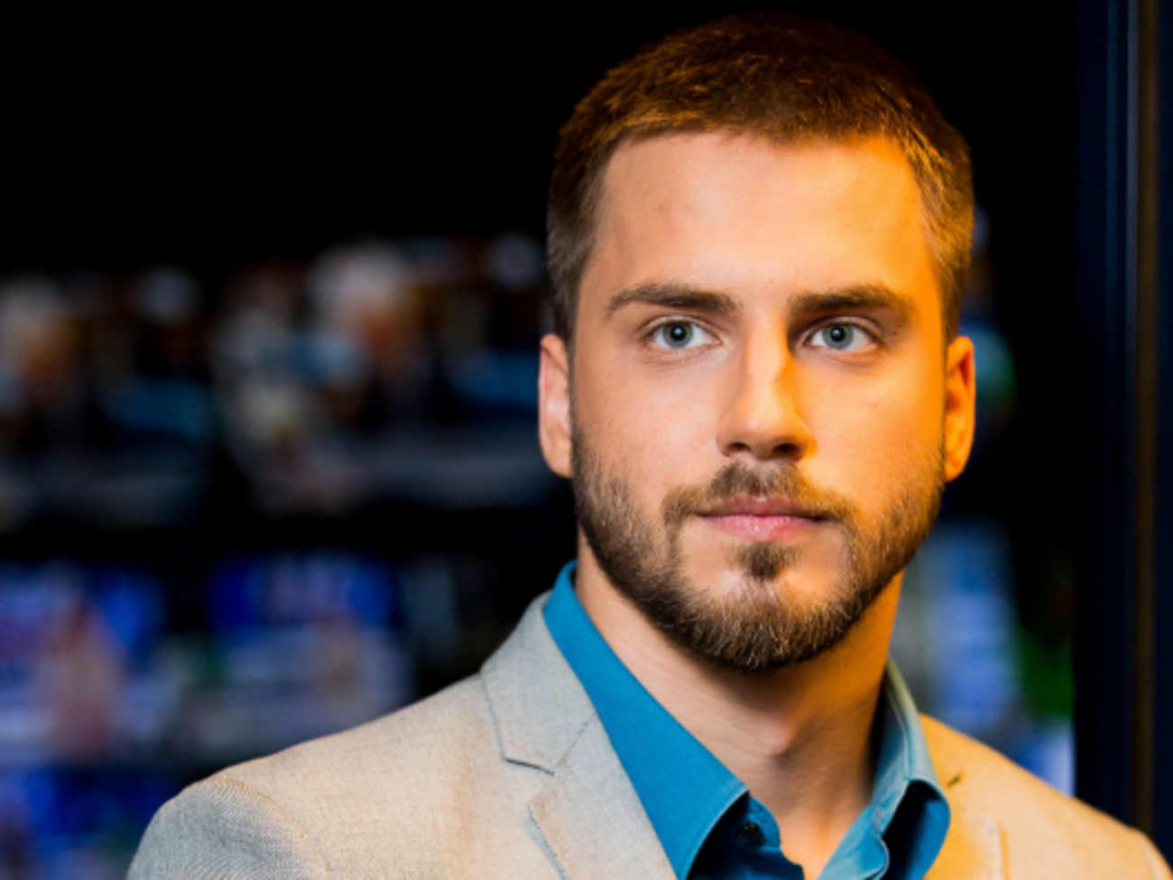 Военное положение, разрыв договора о дружбе с РФ. Выборы близятся, что на очереди? Запрет офшоров? Визовый режим или разрыв дипотношений с РФ?