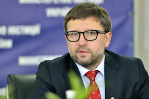 Денис Чернишов зазначив, що питання про переведення ув'язнених із колоній на не підконтрольних Україні територіях розв′язати важко