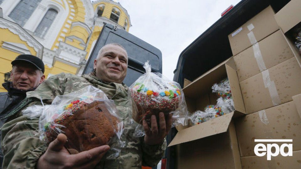 35% украинцев говорят, что посещают религиозные службы минимум раз в месяц