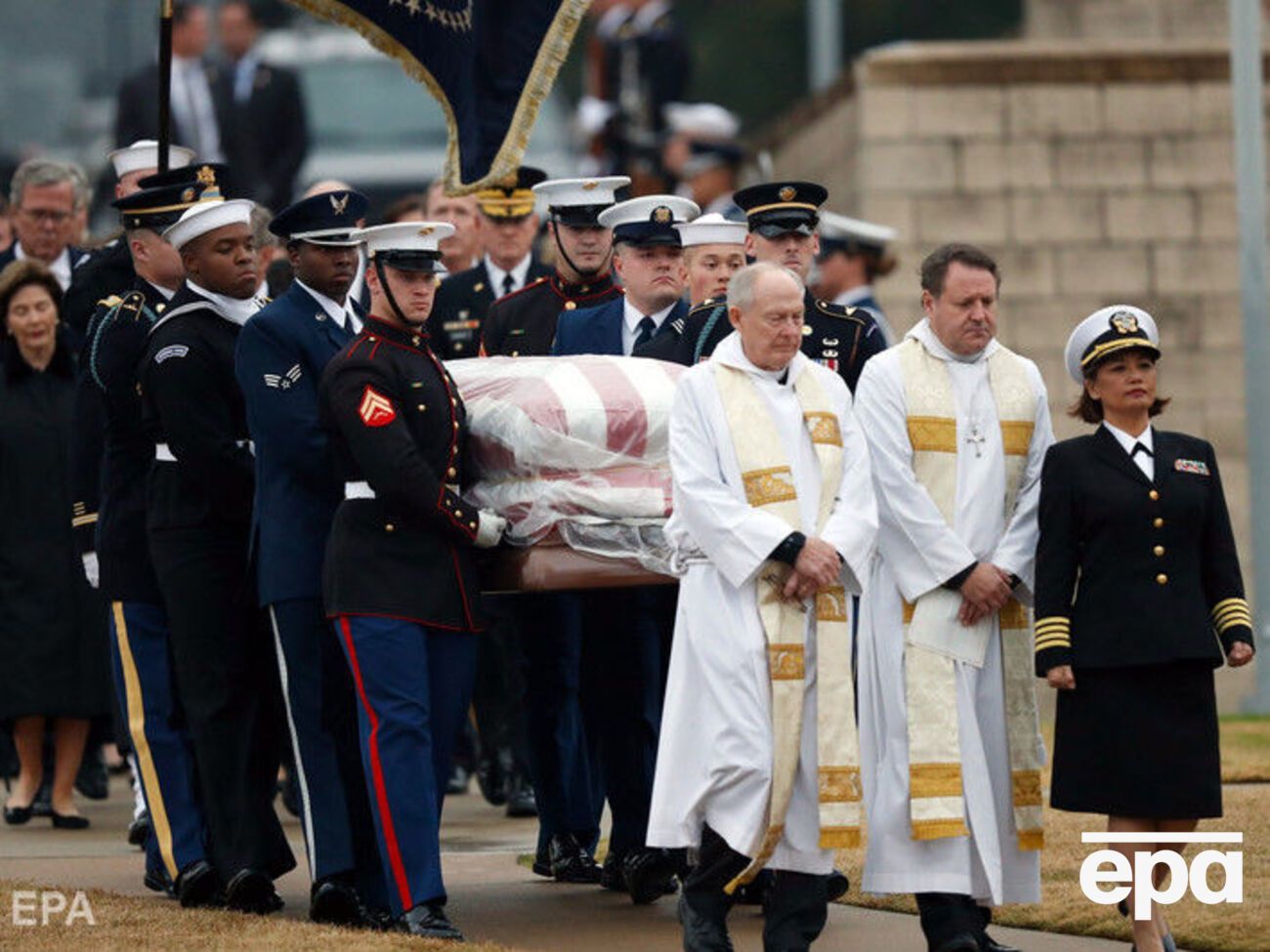 Джорджа Буша &ndash; старшего похоронили в Техасе. Фоторепортаж