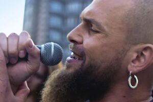 "Широкий лан": Несмотря на трагический бэкграунд, и клип, и песня являются оптимистичными и жизнеутверждающими