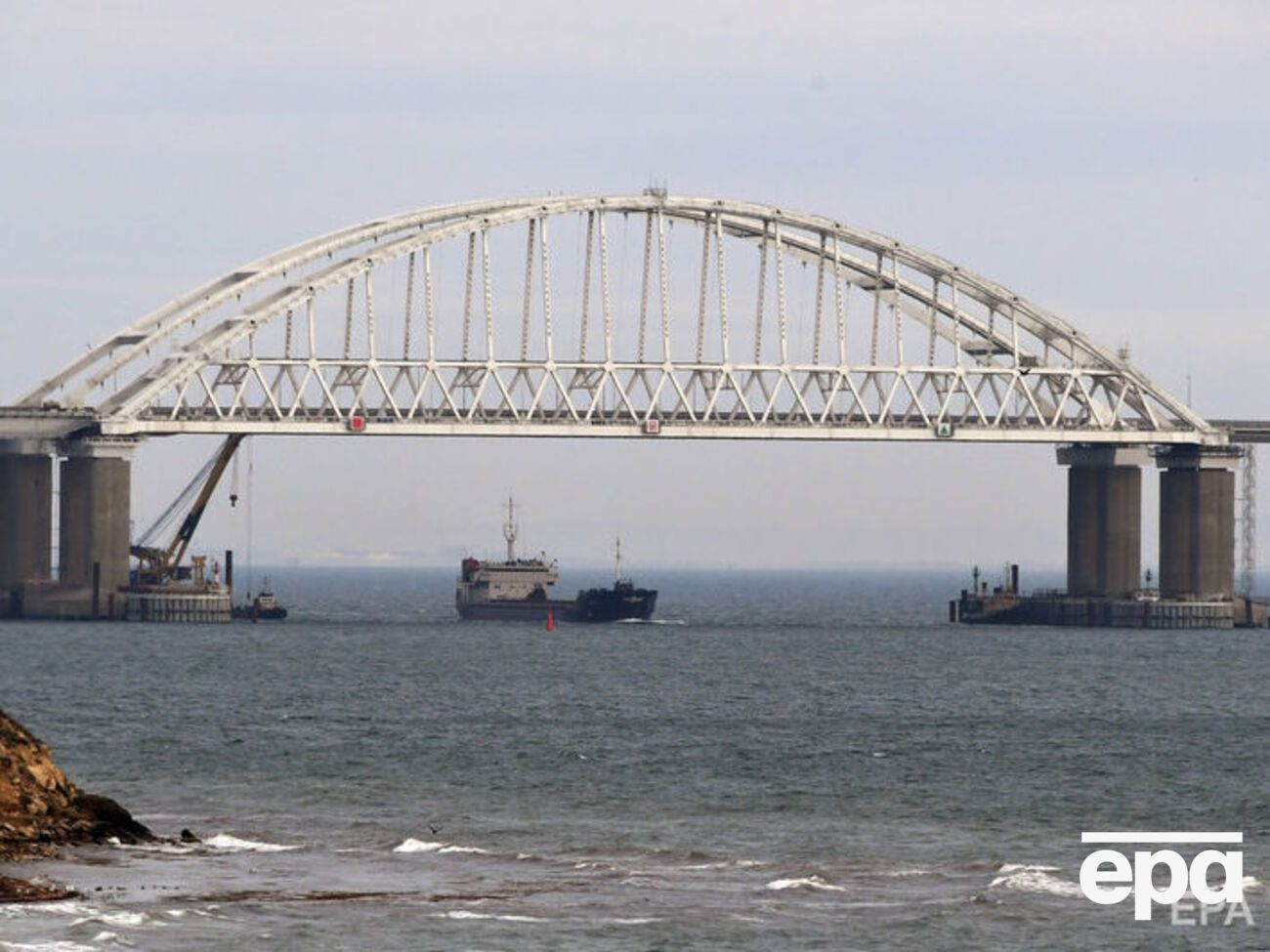 Адвокат зазначив, що відповідати за захоплення українських катерів мають як безпосередні виконавці, так і ті, хто віддавав команди