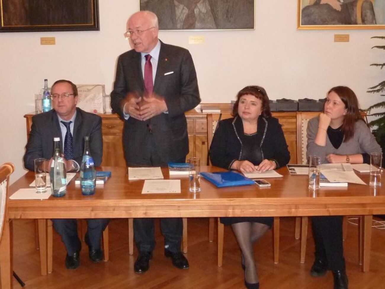 Зігеле (крайній зліва): Пропонуємо&nbsp;вам, шановна пані Москалькова, продовжити гуманітарну місію доброї волі