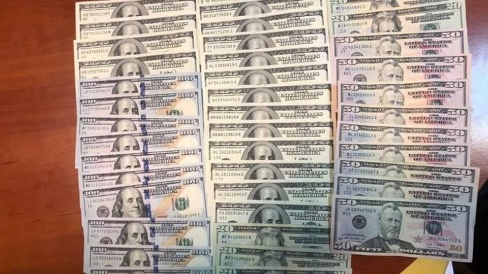 СБУ затримала підозрюваних під час отримання чергового хабара