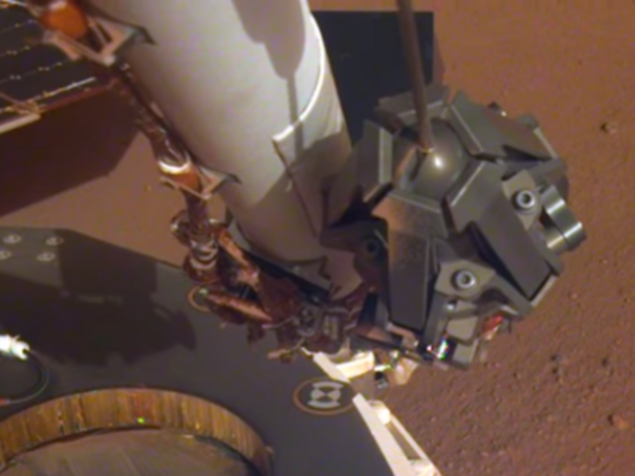 По информации ученых, сейсмометр аппарата InSight&nbsp;улавливал вибрации от 10&ndash;15 миль в час