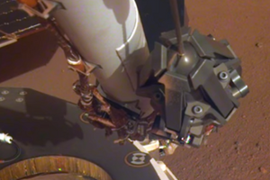 По информации ученых, сейсмометр аппарата InSight улавливал вибрации от 10–15 миль в час