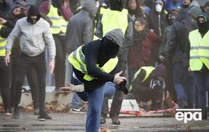 У СБУ заявили, що за спинами мирних демонстрантів у Франції діяли радикали, яких підтримує РФ