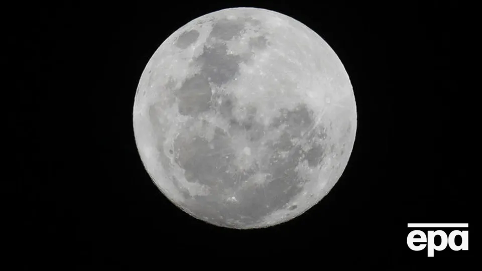 Китай доправив зонд на Місяць