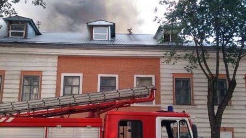 До гасіння пожежі залучали шістьох членів особового складу та дві одиниці техніки ДСНС