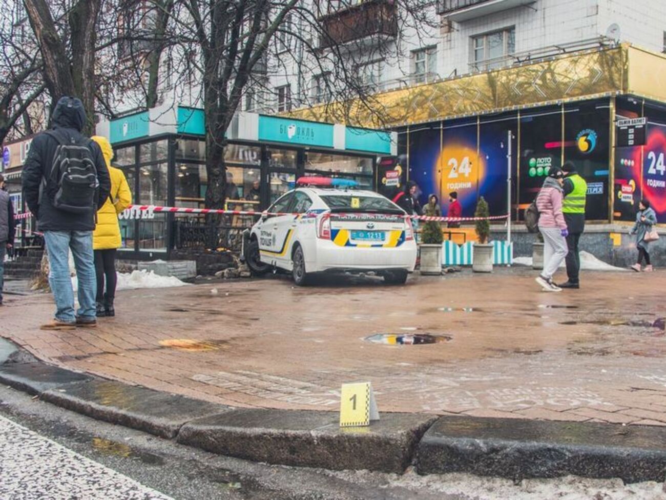 В Киеве произошла авария с участием полицейского автомобиля Toyota Prius