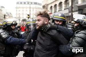 У зв'язку з рішенням уряду підвищити з 2019 року податок на дизельне пальне і бензин у Франції в середині листопада почалися акції протесту