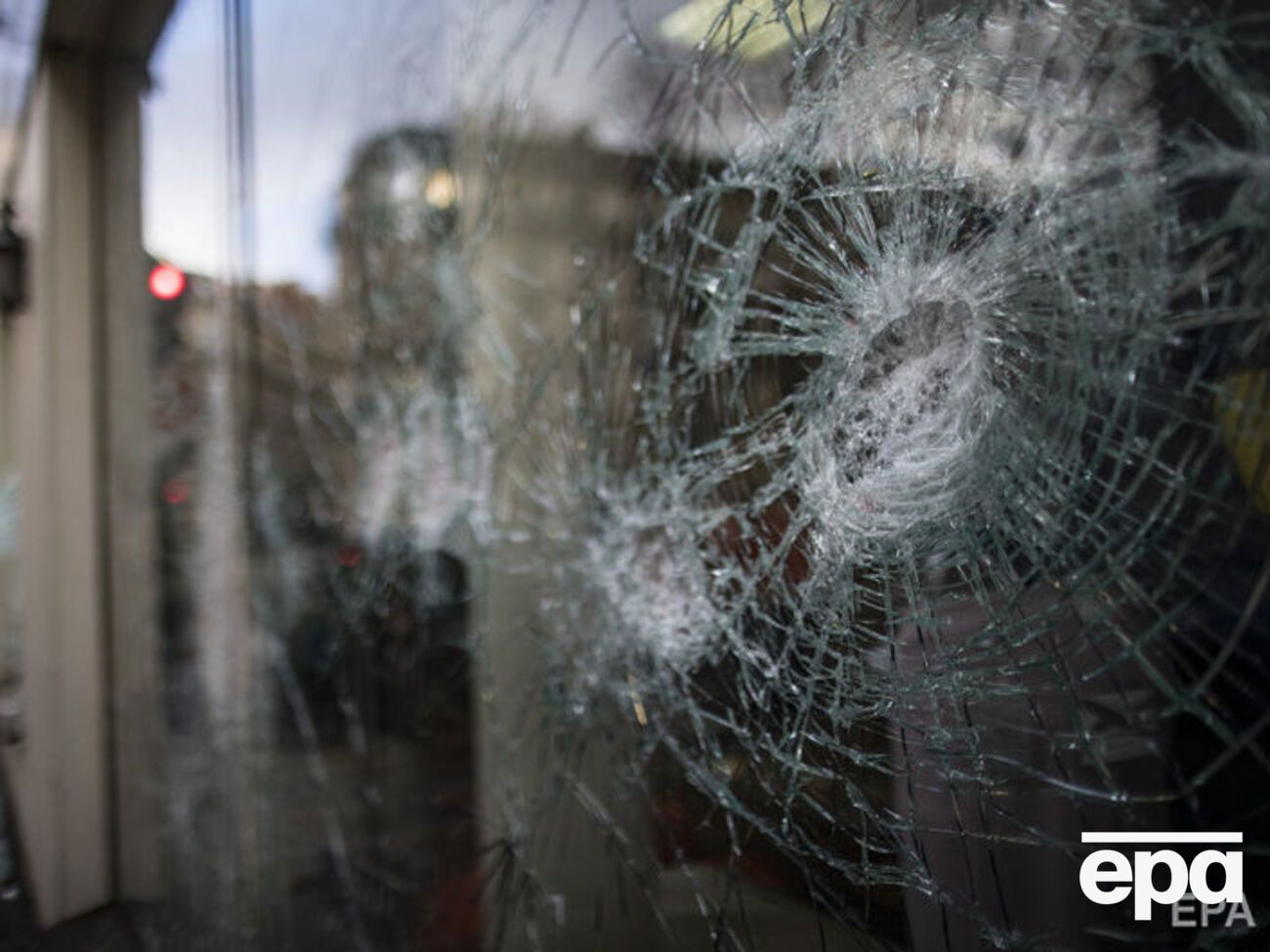 Участники акции "желтых жилетов" громили магазины в Париже