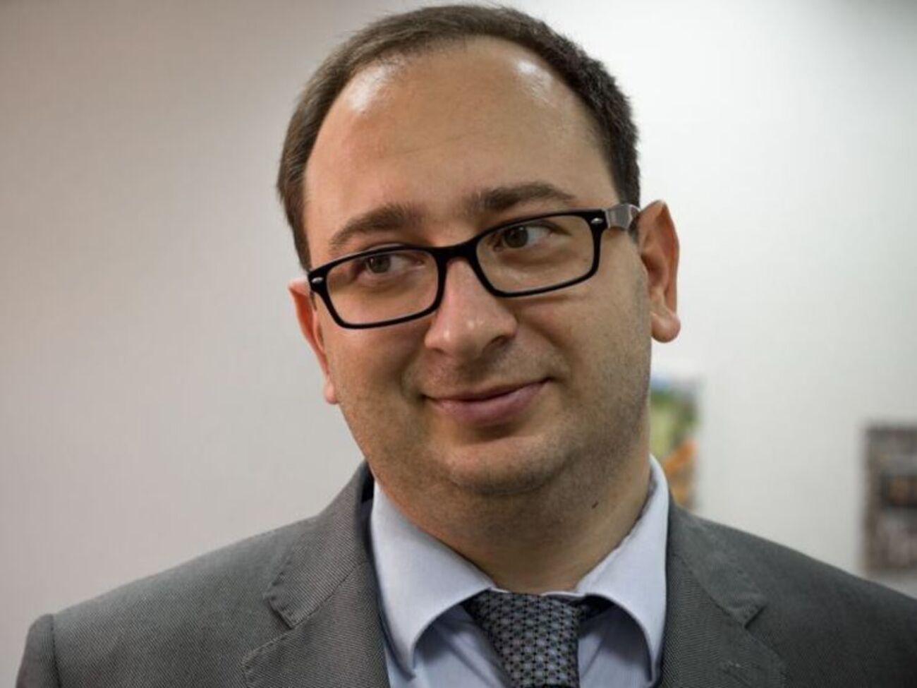 Полозов заявив, що, згідно з висунутими РФ обвинуваченнями, захопленим українським морякам загрожує до шести років позбавлення волі