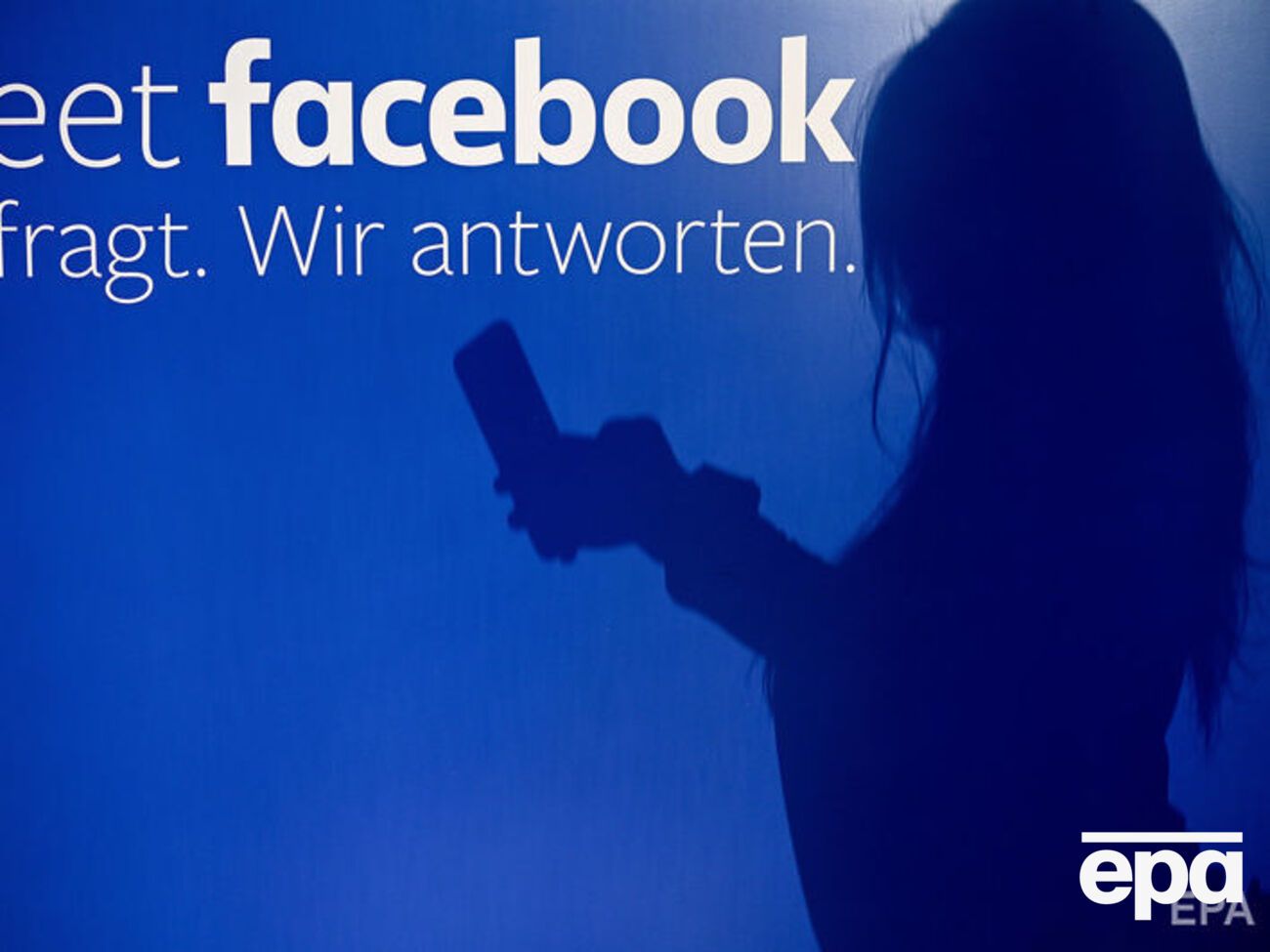 Facebook заборонив користувачам пропонувати секс або натякати на нього