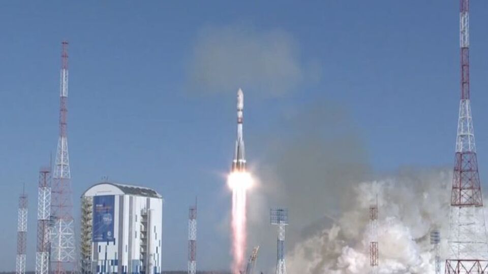 Ракета-носитель вывела на орбиту 11 космических аппаратов