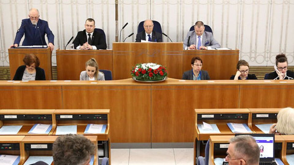 Дискуссии в Сенате завершились под утро