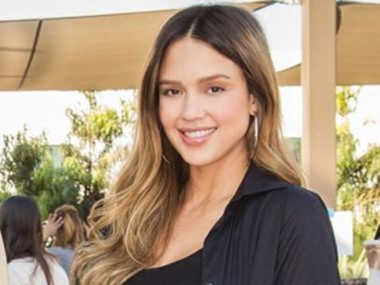 Альба: Проводя время с сыном Хэйсом, смотрю сериал "Грейс и Фрэнки"